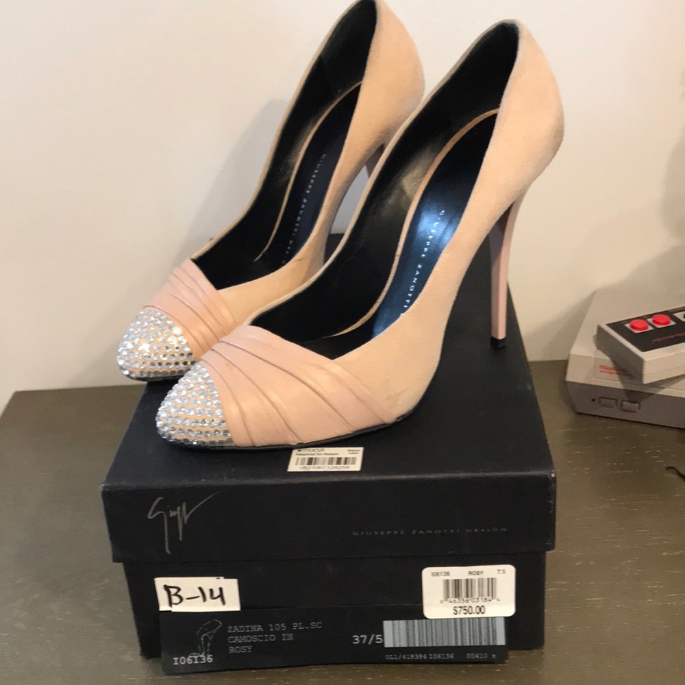 Crystal studded front Guiseppe Zanotii pumps
